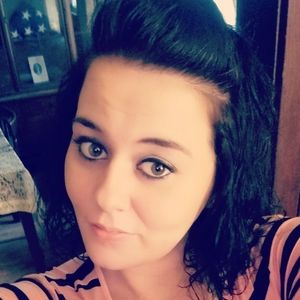 Meet your Posher, Latosha